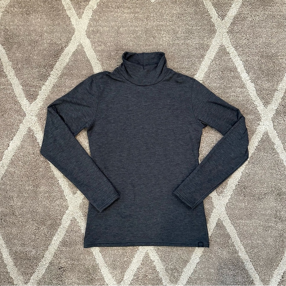 Uniqlo Women’s HEATTECH Ultra Warm Turtleneck Size Medium in Gray